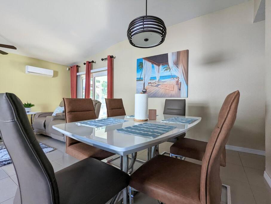 3Bed & 2Bath Property Couple Minutes From Siesta Key Beach & Downtown Sarasota Exterior photo